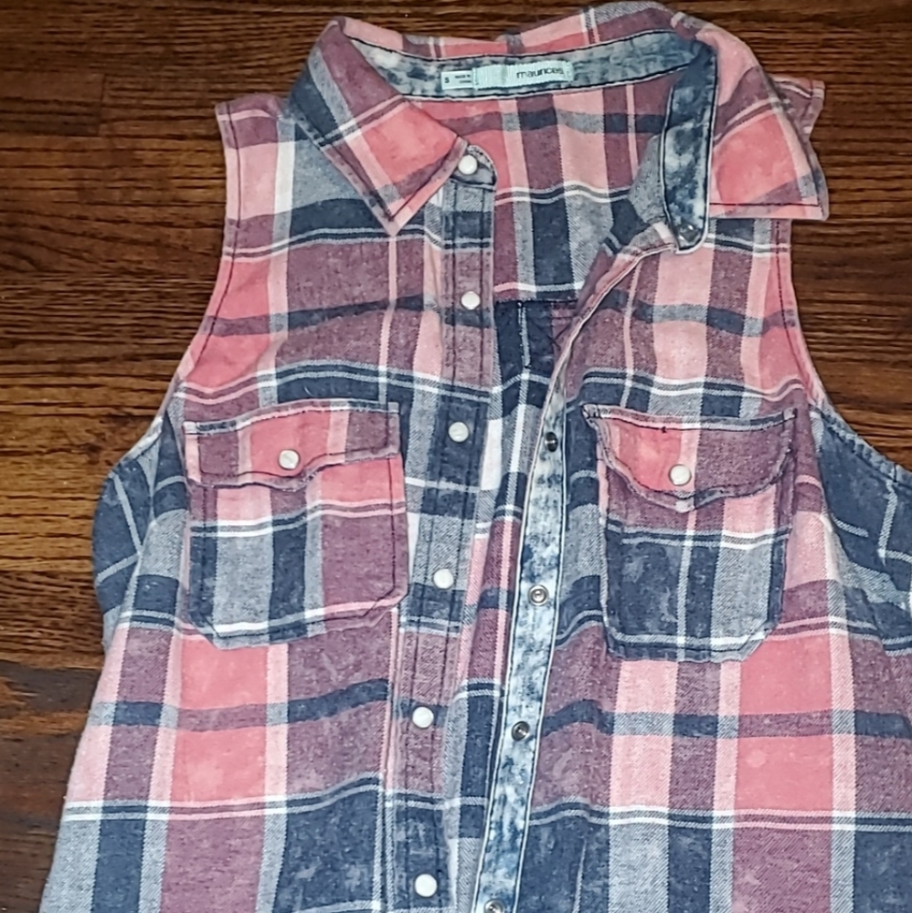 Sleeveless acid wash faded plaid shirt